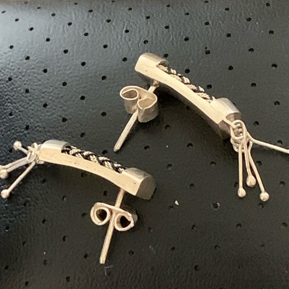 VINTAGE STERLING SILVER ORNATE POST EARRINGS - Picture 9 of 13